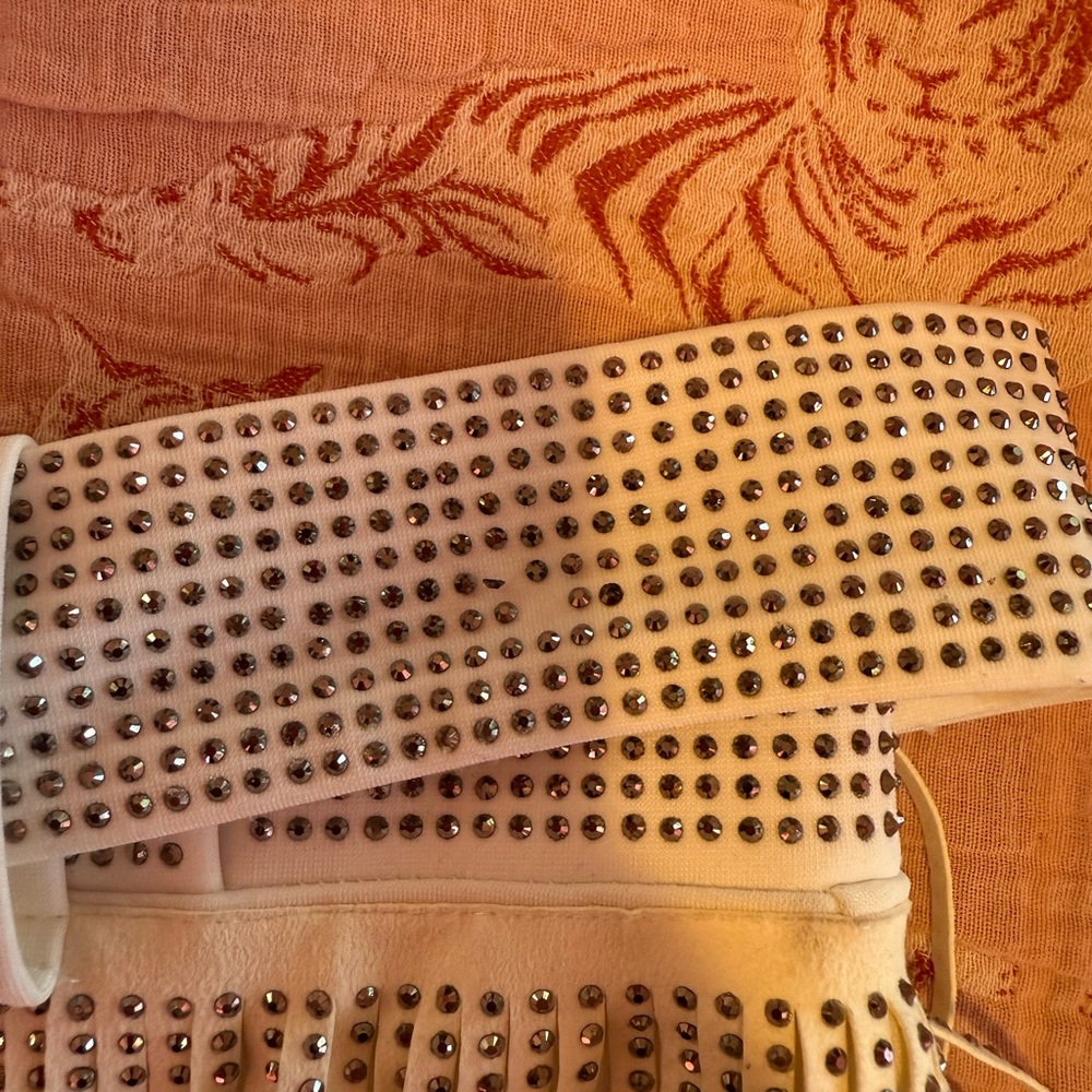 White Fringe Mini Skirt with Belt - Picture 9 of 10